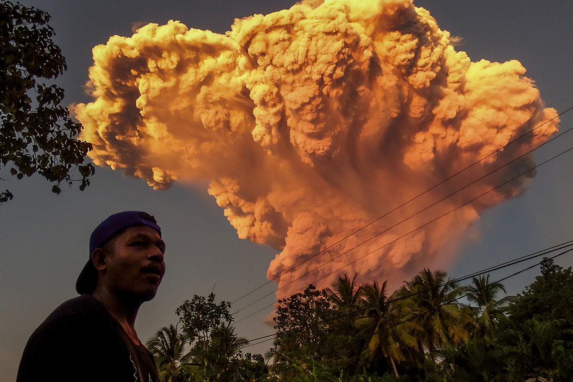 Japan assesses tsunami risk after Indonesian volcano eruption