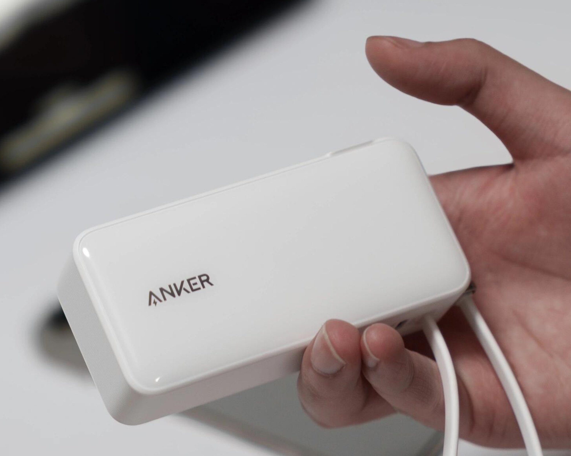 Chinese power bank maker suspends production after recall, aviation ban
