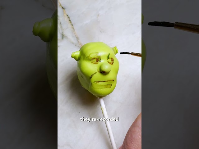 Be an OGRE-achiever with this Shrek cake pop! 💚✨ #hollyfood