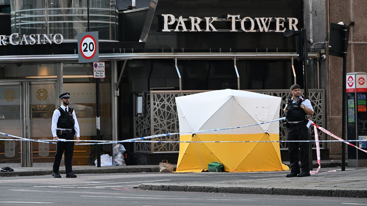 Knightsbridge murder probe launched as man stabbed outside luxury casino hotel