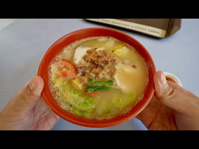 (SHORTS) Long queues for this awesome FISH SOUP! (Old Airport Road Food Centre, Singapore)