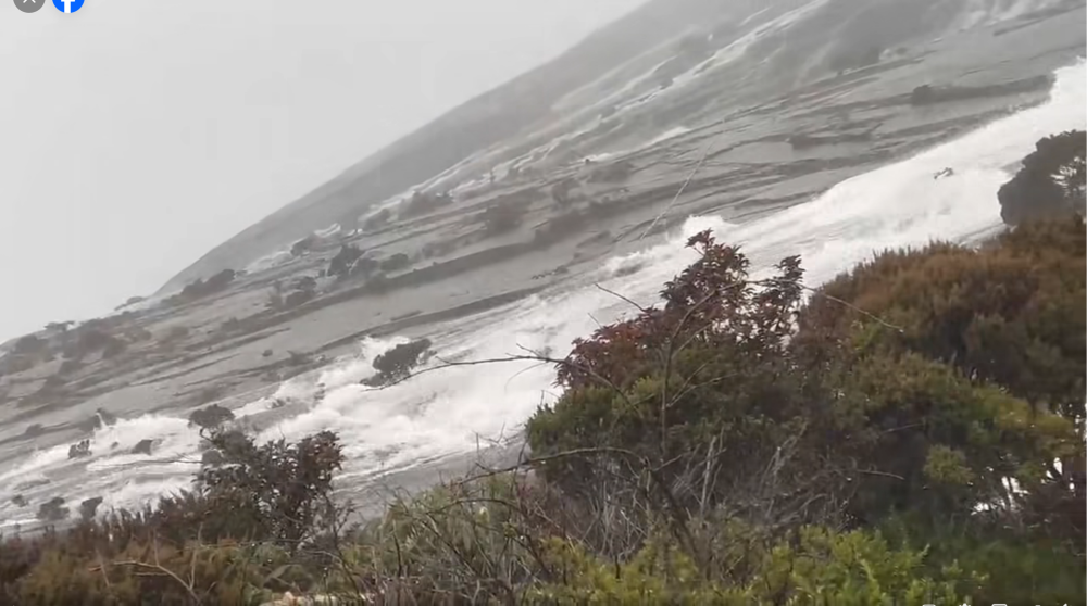 Mountain guides lead 155 climbers to safety as flash floods hit Mount Kinabalu (VIDEO)