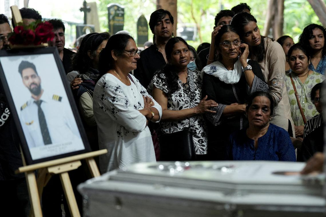 Who were the two pilots who flew the Air India jet that crashed?