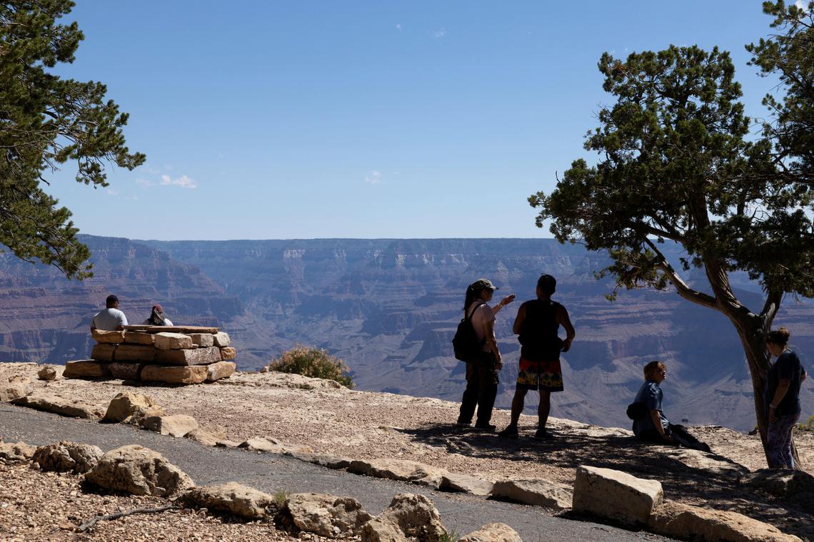 500 tourists evacuated from Grand Canyon wildfires