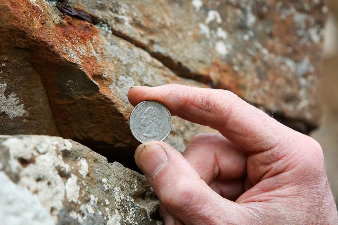 Tourist coins pose giant problem at N. Ireland’s famous causeway site