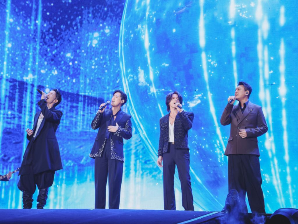 Mayday surprises concert fans with F4 reunion