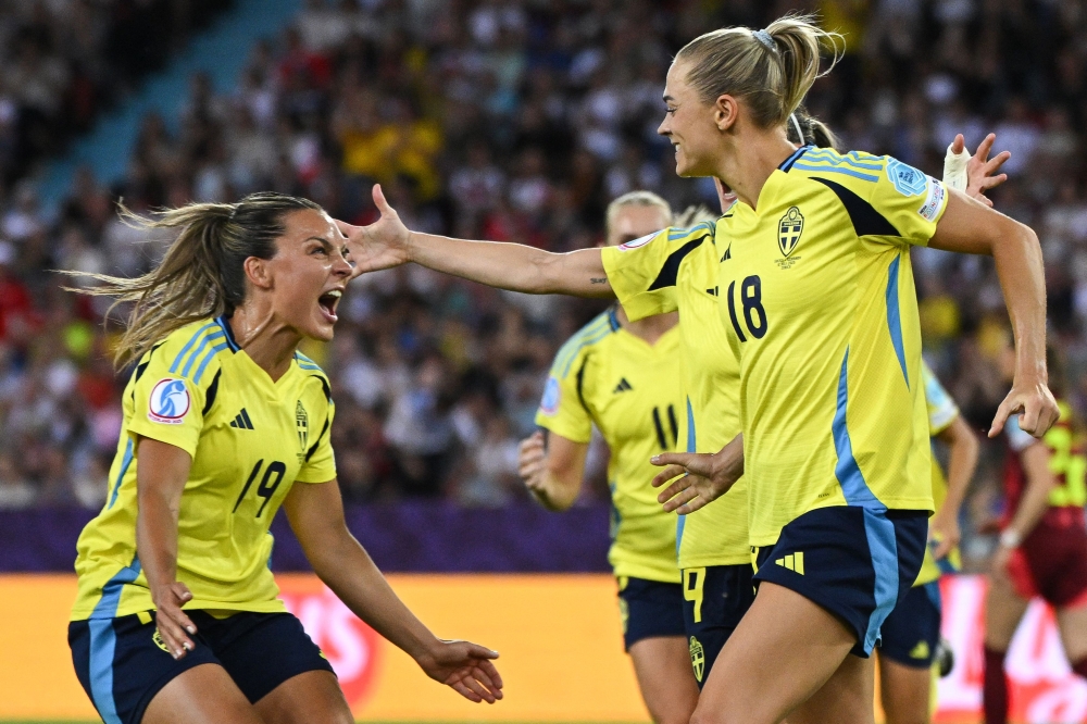 Sweden thrash 10-woman Germany 4-1 to top Euro 2025 group, set up potential England clash