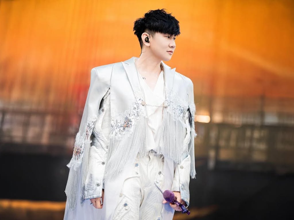 JJ Lin reveals heart condition at Beijing concert