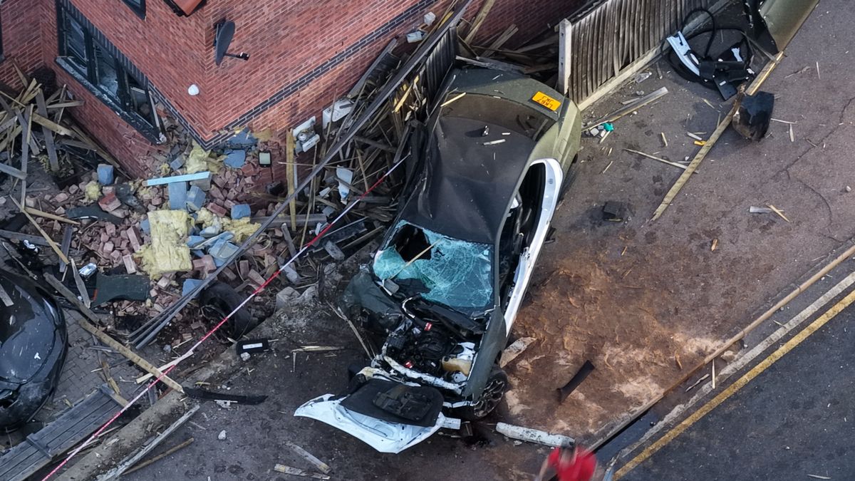 Belvedere crash: Car ploughs into London home as firefighters cut men free