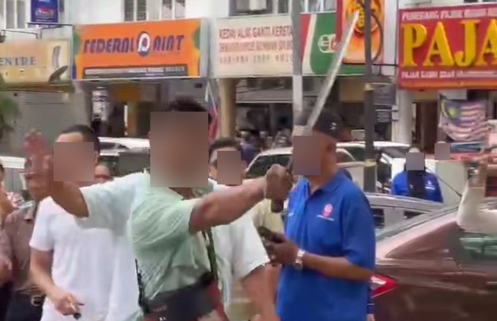 Trader seen waving machete at police, DBKL in viral video charged with intimidation