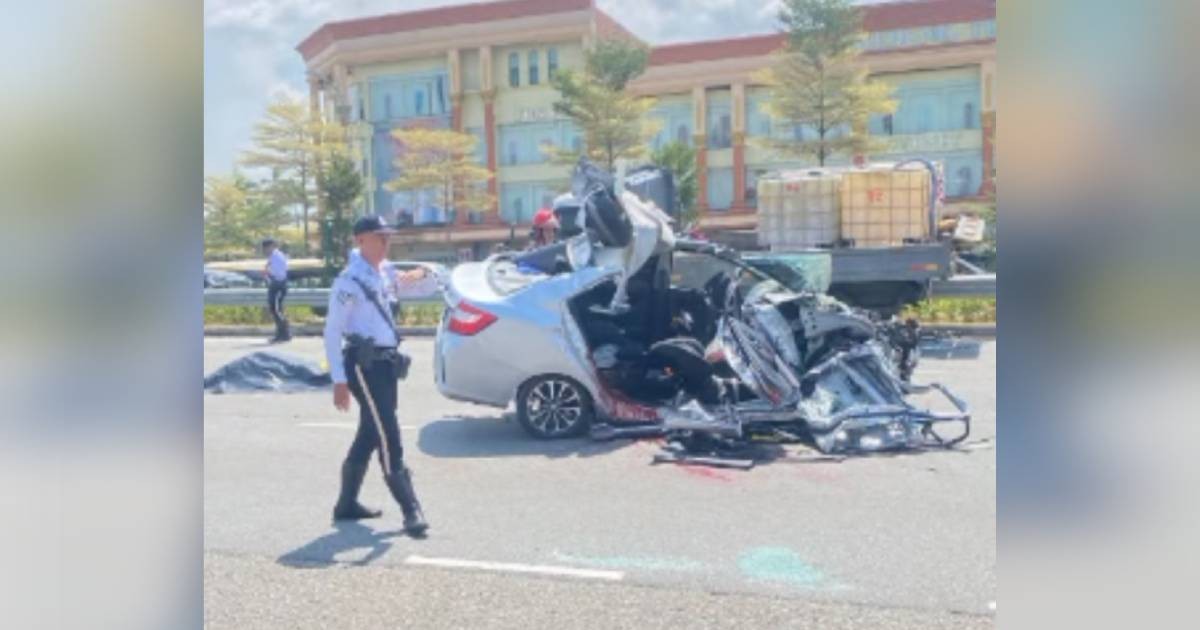 Singaporean man and ride-hailing driver die in JB car crash