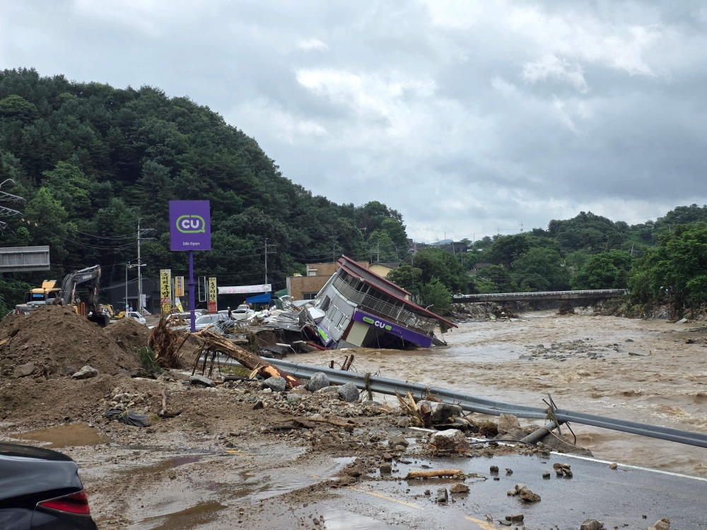 ‘Running Man’ host Yu Jae-seok, ‘Squid Game’ star Yim Si-wan lead celeb support for flood-hit South Koreans
