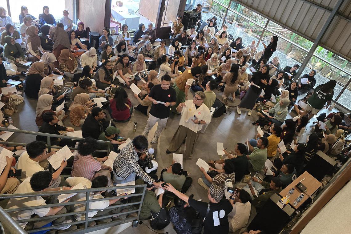 Hottest ‘ticket’ in Jakarta? Young Indonesians compete for a slot at singing club