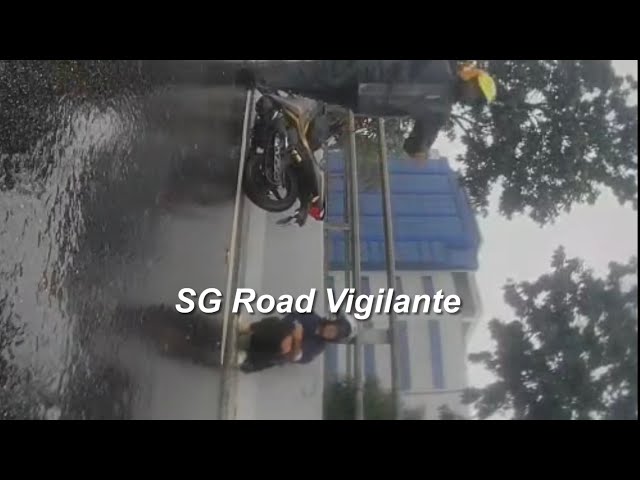 aye cambike skidded on lane thanks fellow riders whom stopped to assist