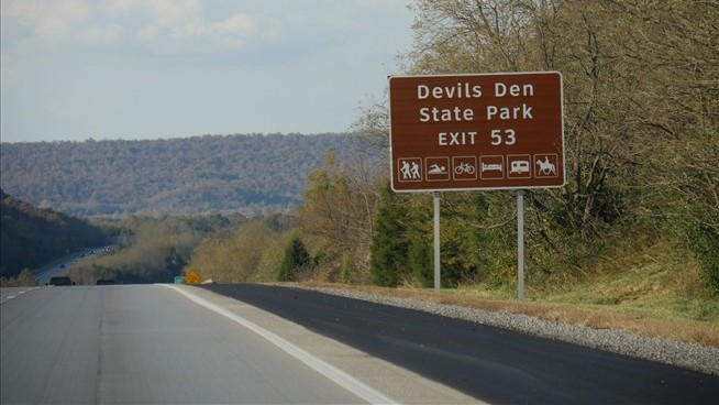 Couple Hiking With Daughters Killed at Arkansas State Park