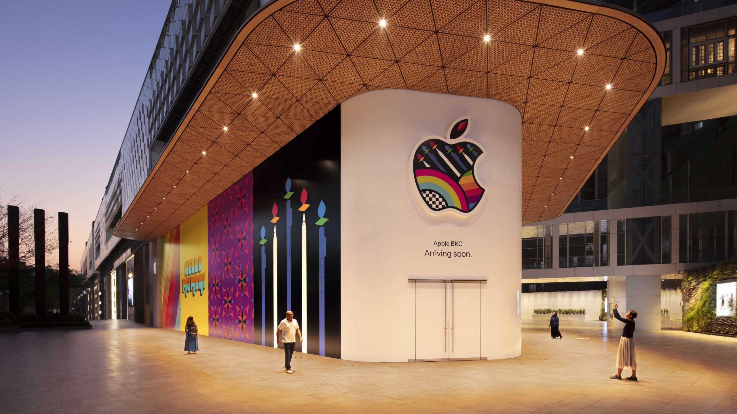 Apple supplier Skyworks forecasts strong Q4 on chip demand