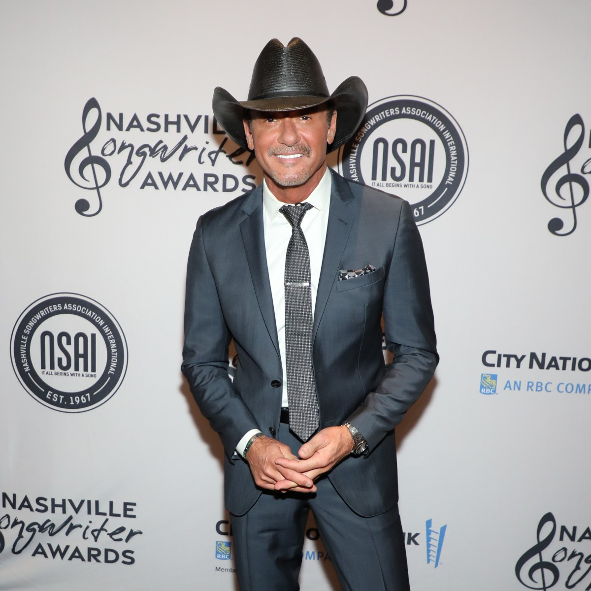Tim McGraw Is Unrecognizable With Jaw-Dropping Hair Transformation