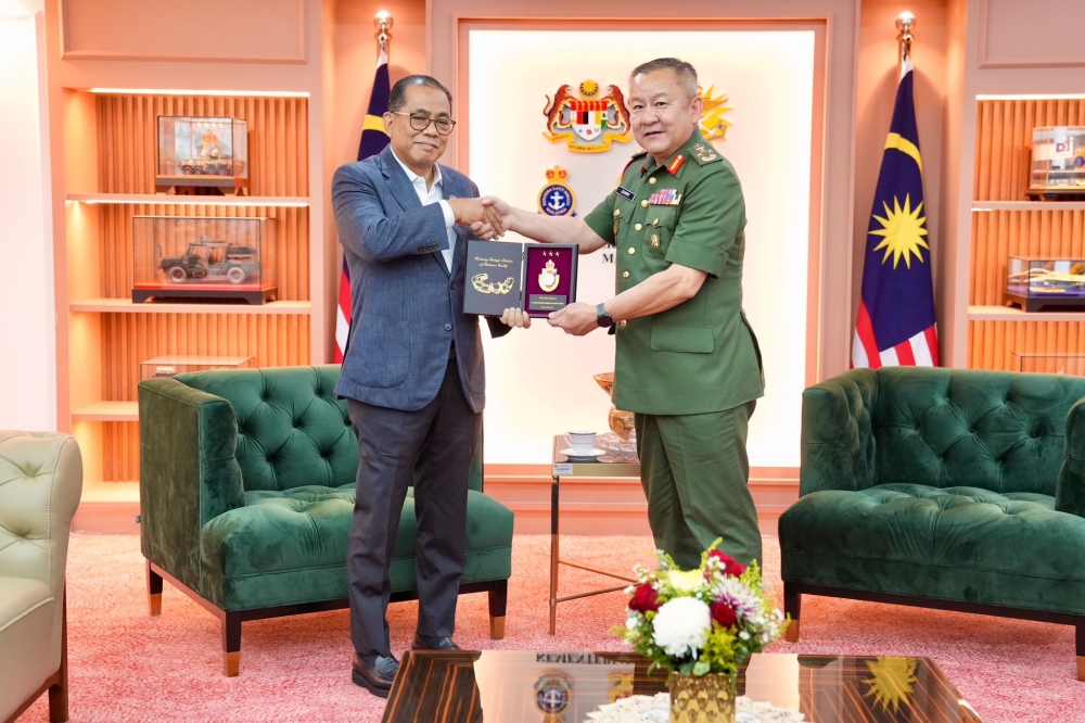 Malaysia’s first ethnic Chinese lieutenant general, Johnny Lim, retires