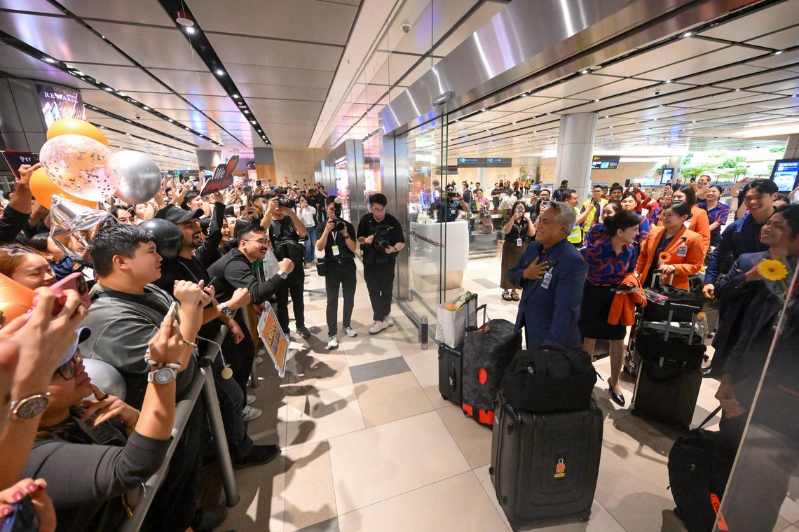 ‘For one last time, let’s go home’: Tears, laughs as last scheduled Jetstar Asia flight touches down