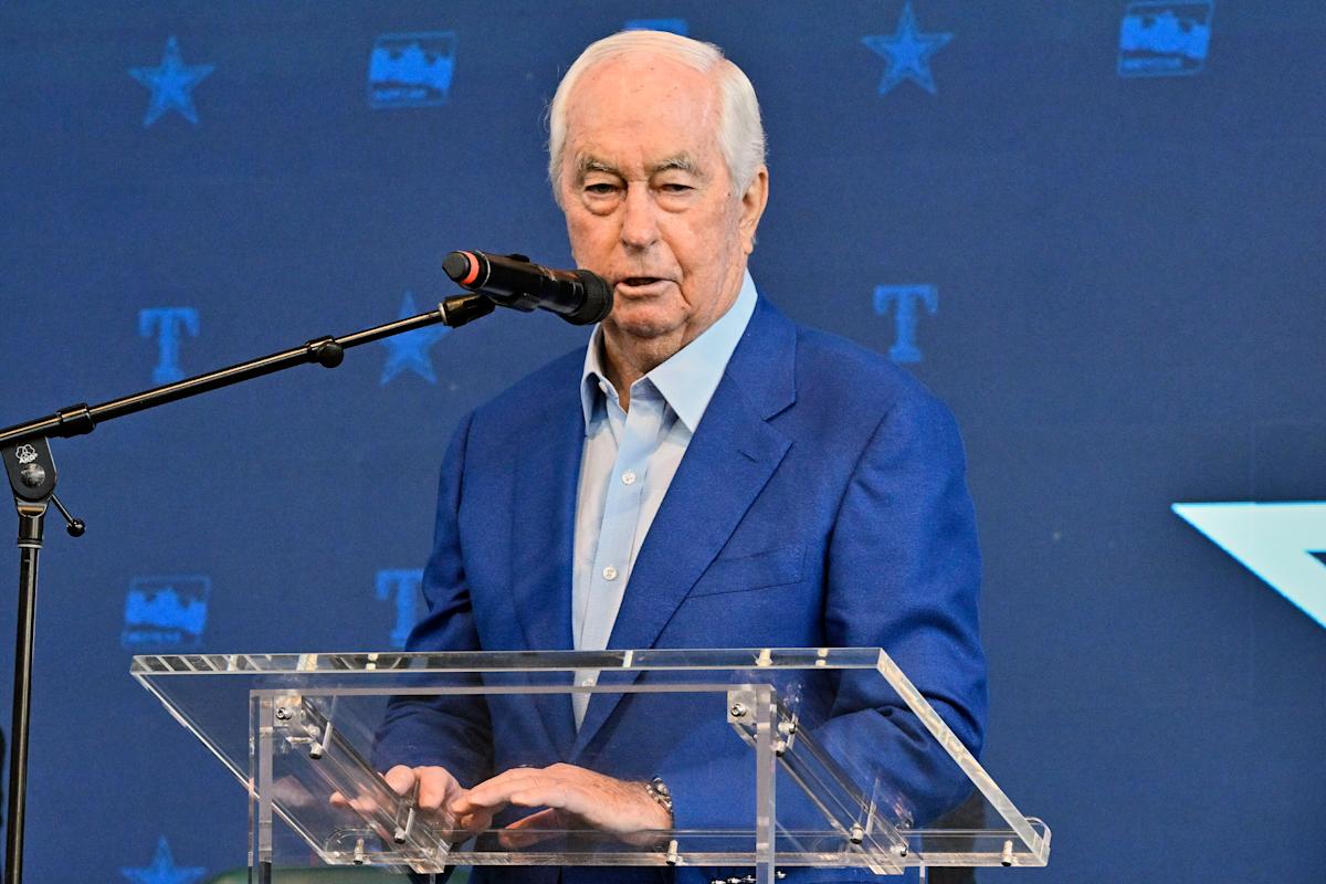 Roger Penske sells a third of Indianapolis Motor Speedway and IndyCar to Fox