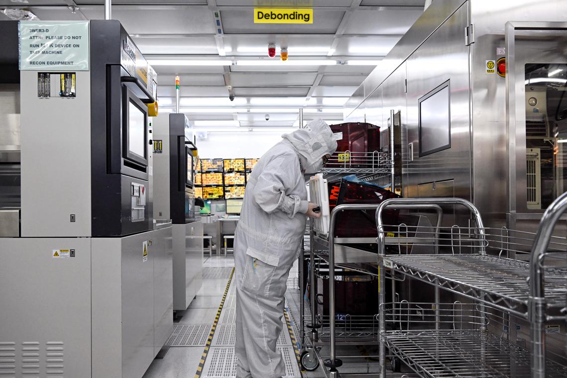 Singapore factory activity slips into contraction as tariff fears sink in
