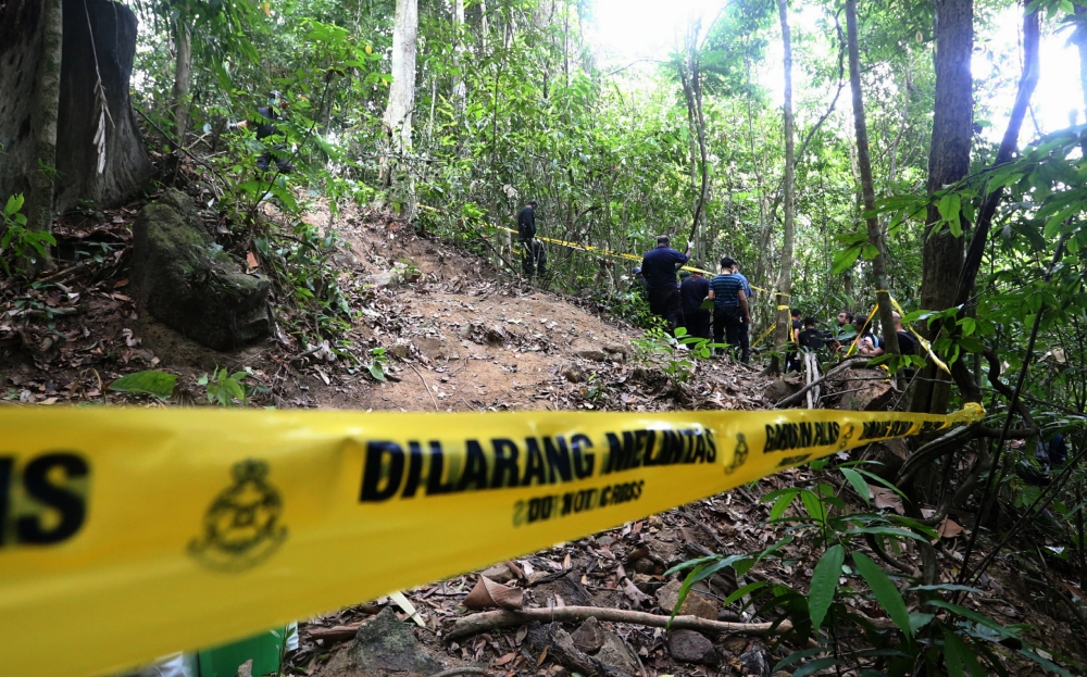 Smuggling resumes in Wang Kelian as syndicates carve out new border trails; Perlis police call for permanent barriers 