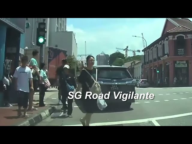 Arab St and North Bridge Rd pedestrians ignoring camcar and red light signal