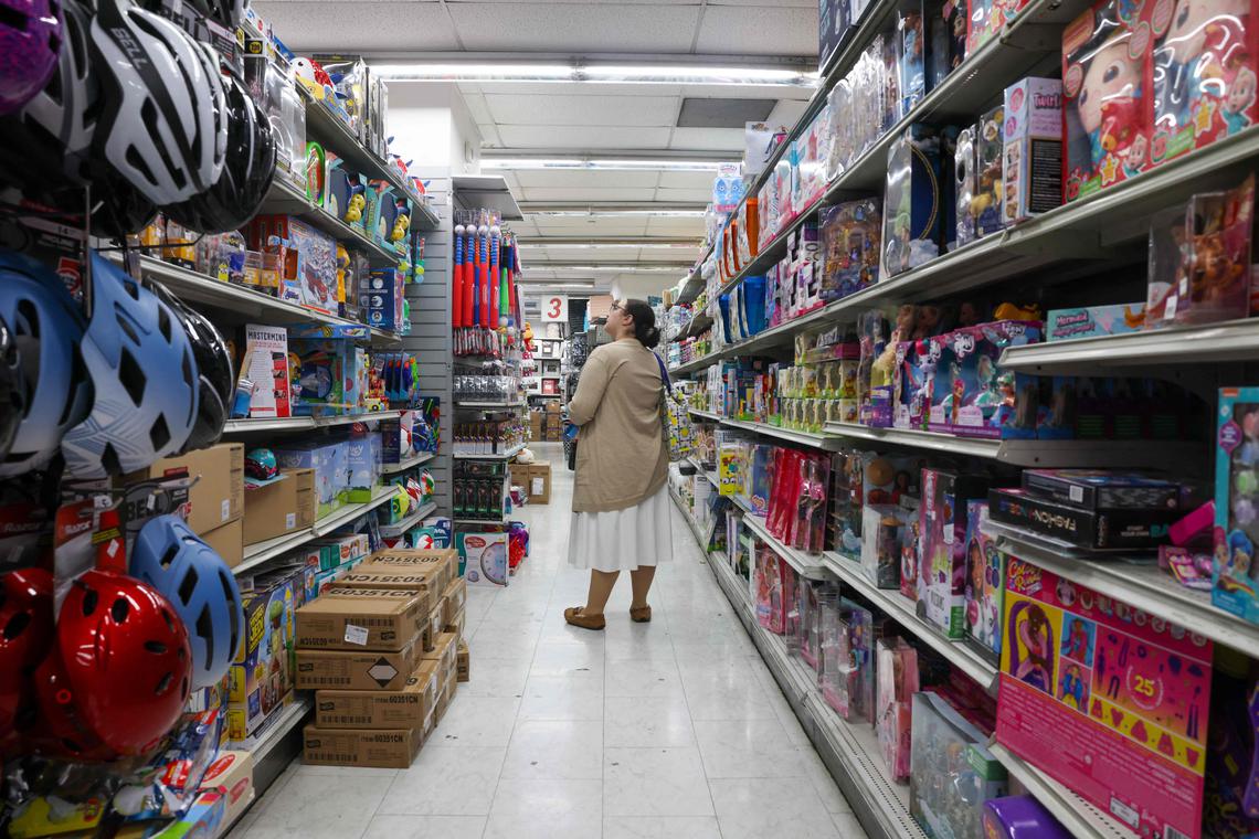 After a lag, US consumers begin to feel the pinch of tariffs
