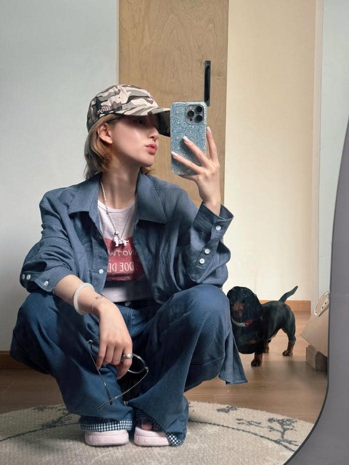 Zhao Lusi shades management with a green tea emoji