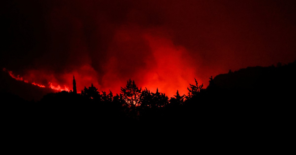 Big wildfire rages in southern France