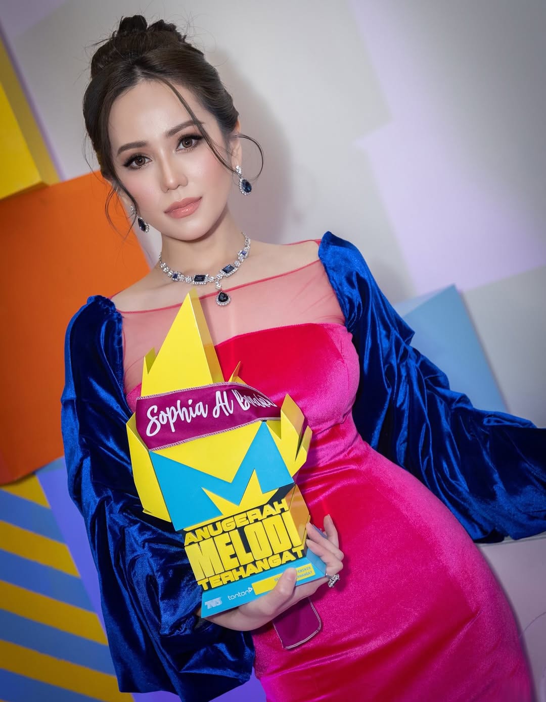 M’sian Actress Made To Present Award To Ex-Husband’s Alleged Other Woman; M’sian Broadcaster Criticised