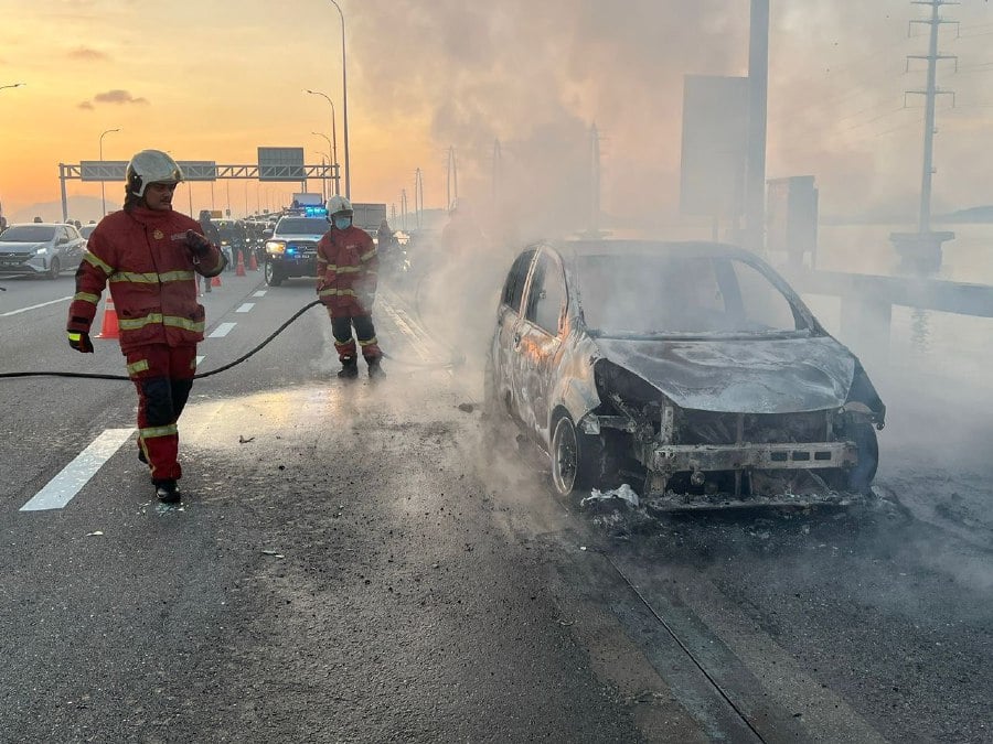 Car fire on Penang Bridge sparks major rush hour delays [WATCH]