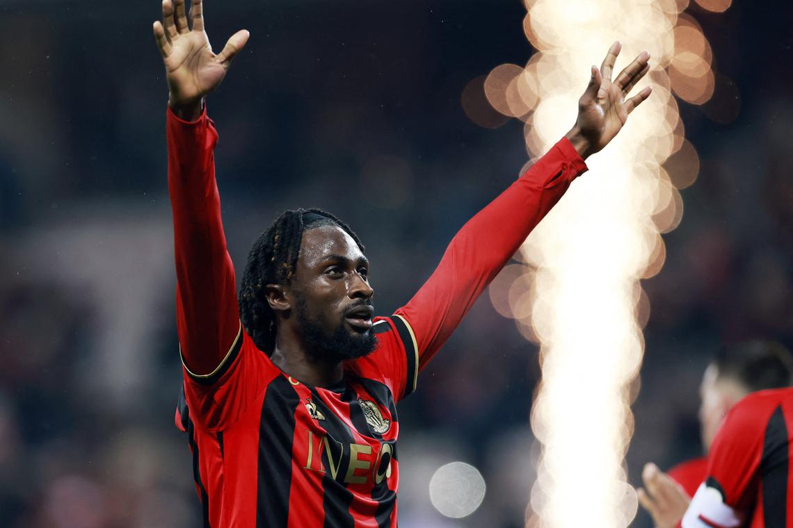 Villa sign forward Guessand from Nice