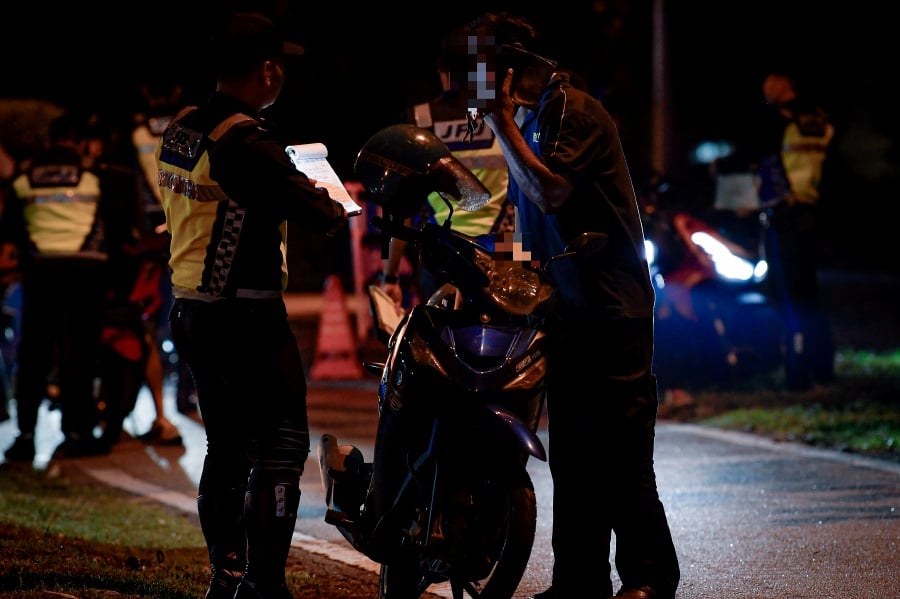 'Go ahead, arrest me': Motorcyclist abuses RTD officers after fine