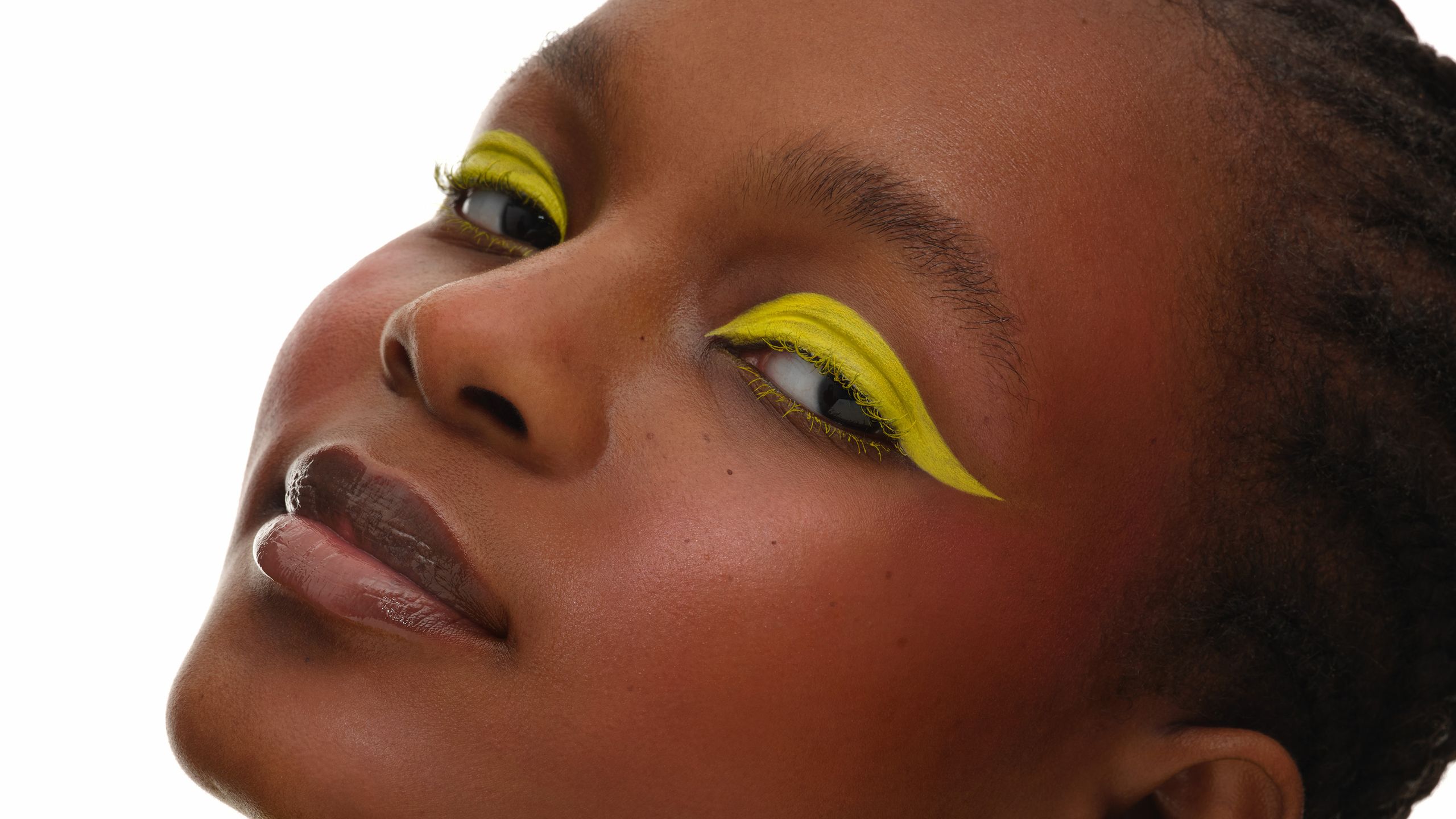 7 Best Colorful Eyeliners That’ll Make You Rethink Neutrals