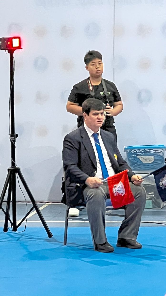 Empowering deaf athletes: The game-changing technology of visual signals in karate competitions
