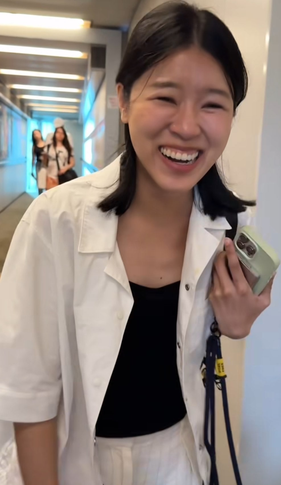 Influencer Spots Mushrooms Growing On Passenger Boarding Bridge At Changi Airport In S'pore