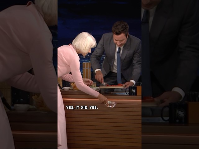 Jimmy makes #HelenMirren & #PierceBrosnan salsa with his homegrown tomato! 🍅 #FallonTonight
