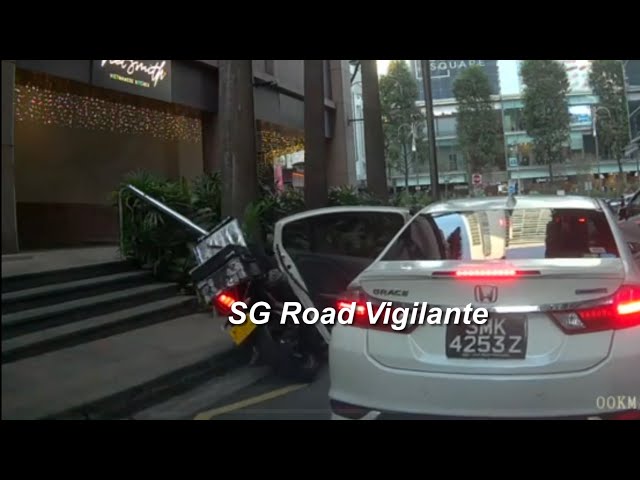 claymore hill shaw centre food delivery motorcyclist taken out by passanger of honda grace