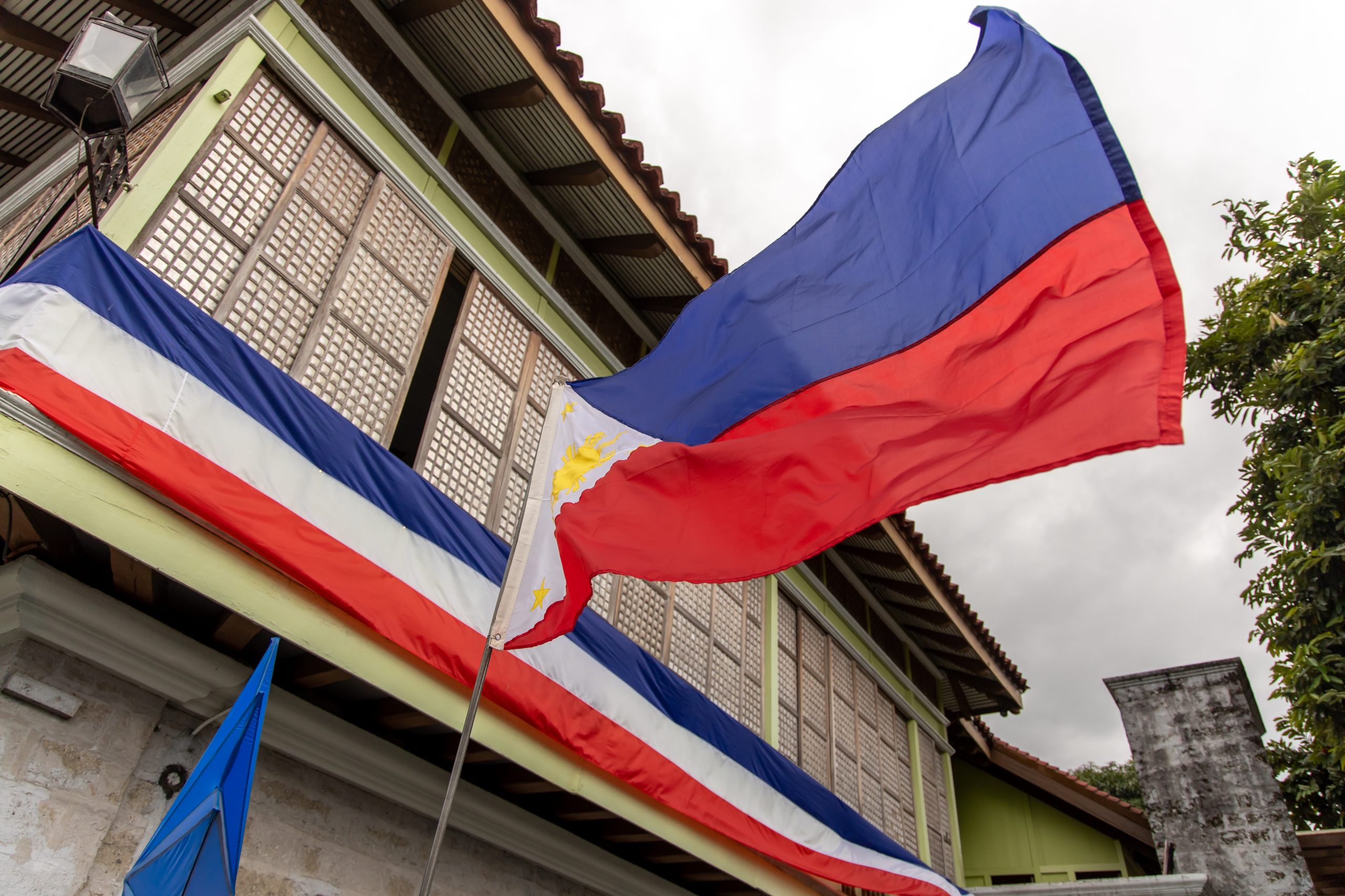 Philippine central bank orders e-wallets to drop gambling links