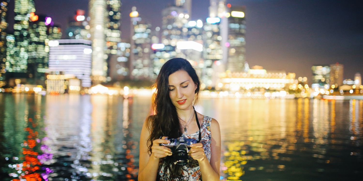 Female traveller visiting s’pore for first time asks if It’s safe to spend the night outside by herself