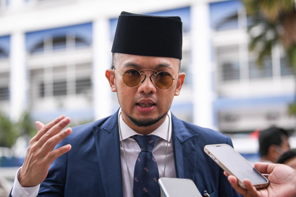 Rapper Caprice must file defence in Siti Nurhaliza stepson's defamation suit