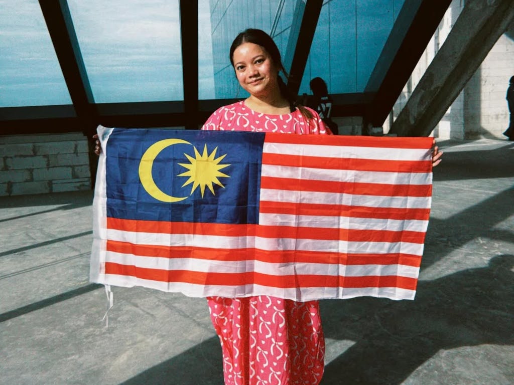Leona and her pink kaftan conquer Merdeka 118 Tower