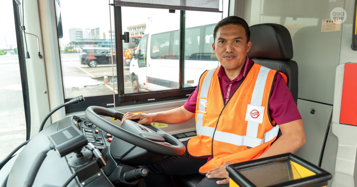 'I saw the driver waving': SMRT bus captain who fought car fire near KKH says he couldn't ignore call for help