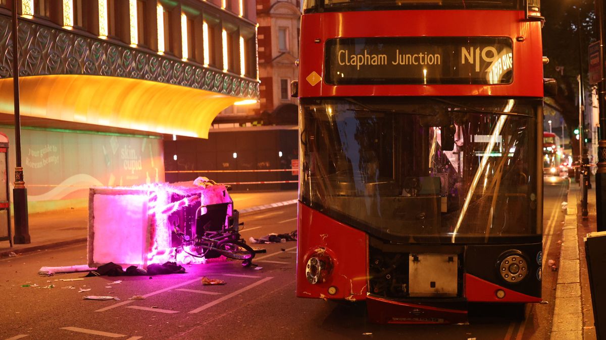 'Rickshaw collides with bus' in London's busy West End as three hospitalised