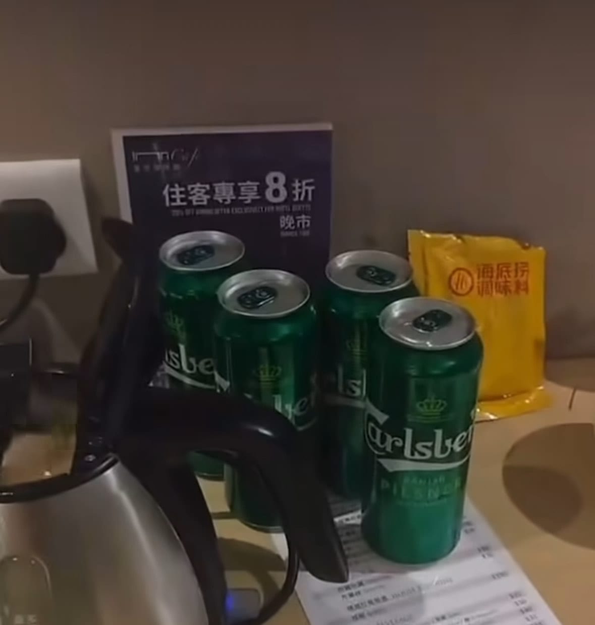 Man Uses Hotel Kettle As Hotpot; Netizens Enraged