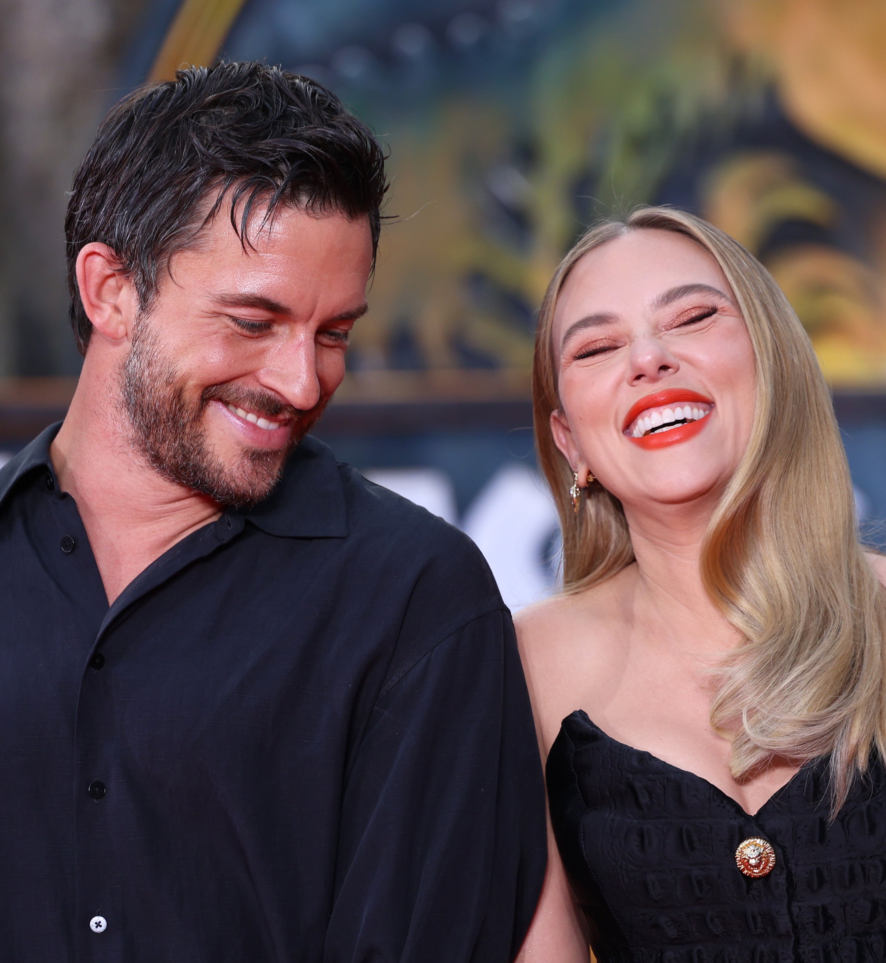 Jonathan Bailey And Scarlett Johansson’s Latest PDA Moment Has The Internet In A Chokehold, And You Need To See It