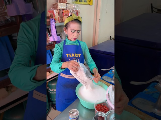 Bangkok Aunty Makes Less Sweet Iced Milk Tea