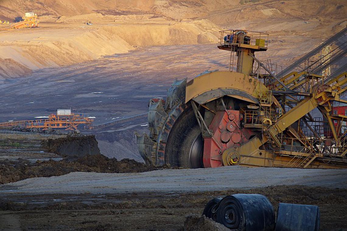 Young European backpackers are being lured to Australia for mining jobs