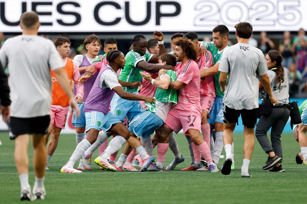Brawl mars Leagues Cup final as Miami’s Suarez appears to spit at Seattle coach